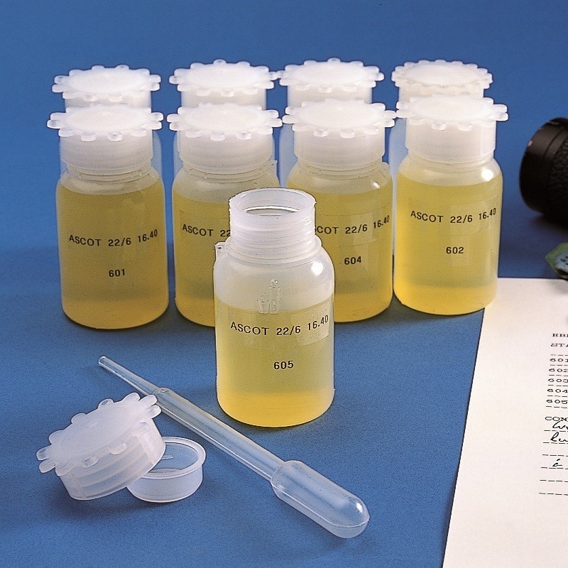 Flacon de laboratoire | Flacon à col large bouchon à plombage graduation en relief PE de 50 à 2000 ml Kartell | KAR-408_1