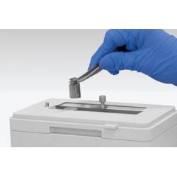 Balance automatique pour l’étalonnage des pipettes multicanaux RADWAG AP-12/12.5Y
